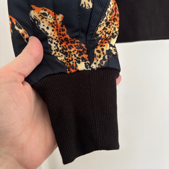 Urban Outfitters Leopard Animal Novelty All Over Print AOP quilted sweatshirt - Picture 7 of 10
